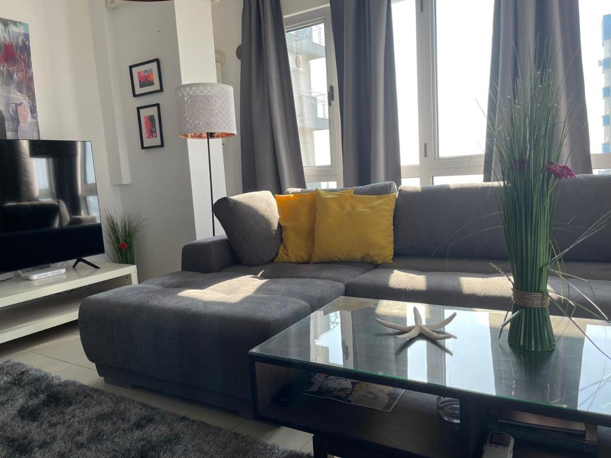 Apartment Happiness By Nicole Jutka, Visual Artist オリンプ エクステリア 写真