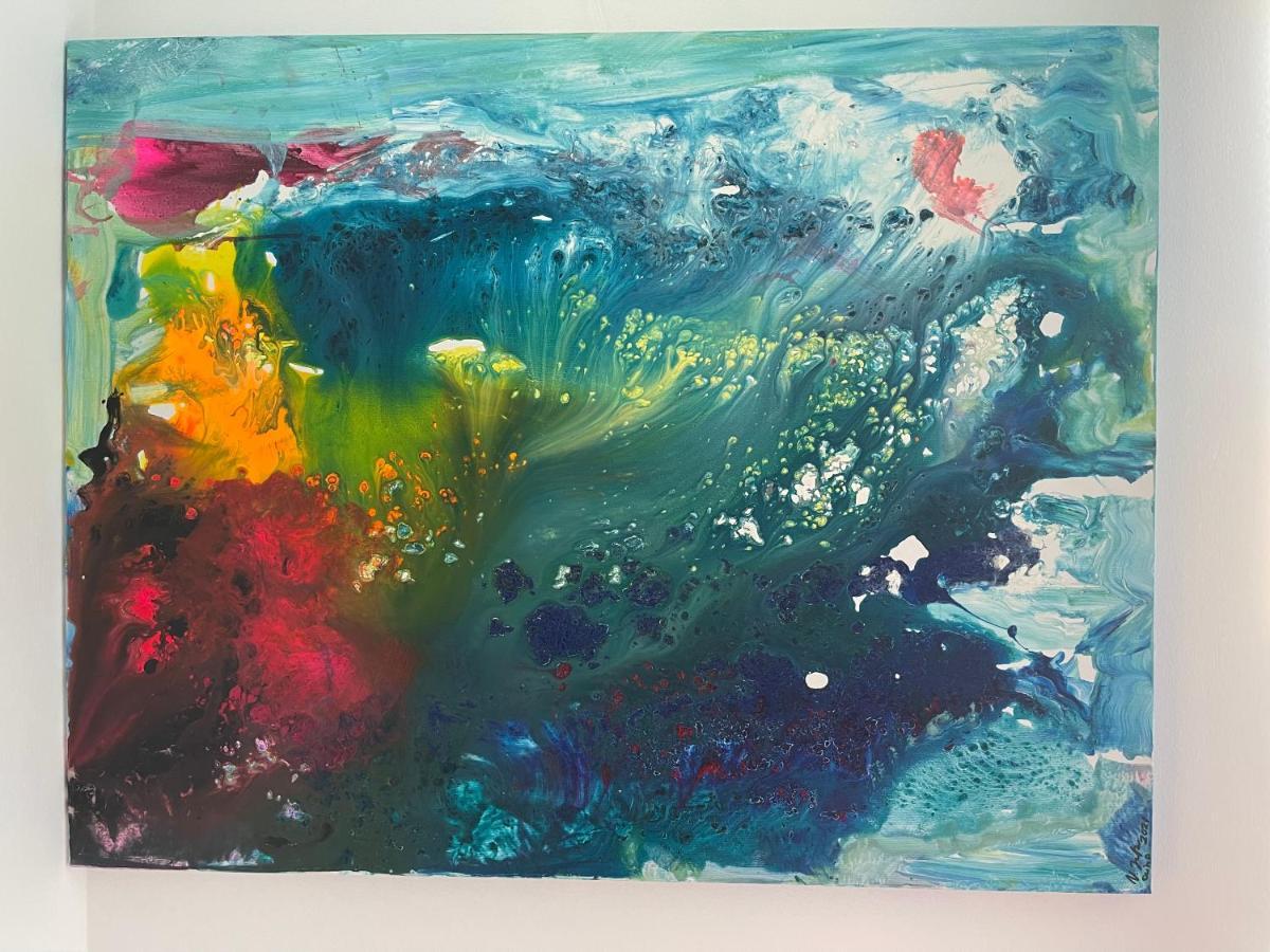 Apartment Happiness By Nicole Jutka, Visual Artist オリンプ エクステリア 写真